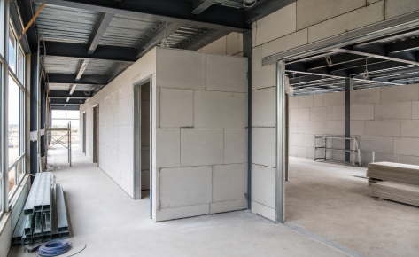 Steel-Frame School – ALC Partition Installation